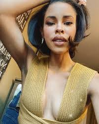 Lindsay Dodd's Instagram, Twitter & Facebook