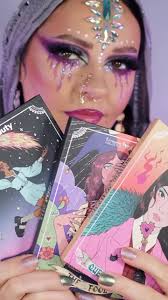 😍✨Our Prismatic Cream Eyeshadows can be lightly applied as a topper or