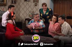 Her sahnesiyle tam bir dönem dizisi… hem nostaljik, hem enerjik, hem de çok komik… Tv Programi Seksenler Home Facebook