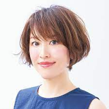 くせ毛を生かしたフォルムがポイント フェミニン曲線ショート 40代のショートヘア ボブヘア ボブパーマ ヘアスタイル
