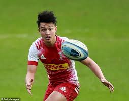 Here are harlequins typical first two phases from the edge. Marcus Smith Pens New Contract At Harlequins To End Bath And Lyon Speculation Daily Mail Online
