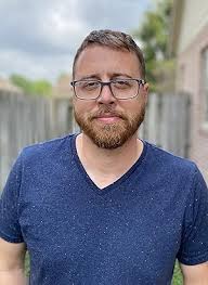 Stephen Hintz's Instagram, Twitter & Facebook