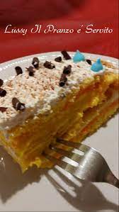 Il pan di spagna è la torta utilizzata come fare per i dolci farciti e decorati con panna o pasta di zucchero. Torta Sfoglia E Pan Di Spagna Con Crema Pasticcera