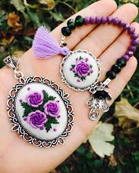 No Hay Descripcion De La Foto Disponible Hand Embroidered Jewelry Embroidery Jewelry Sewing Embroidery Designs
