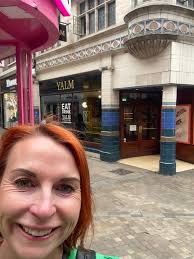 Had the best day with my beautiful family today with the visit from some of  our American clan! Susan Bitter Smith and Windsor Smith! 🇺🇸 So lucky to  have so much love