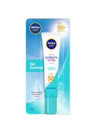 Harga sunscreen emina di alfamart yaitu sekitar rp. Nivea Sun Protect White Serum Spf 50 Oil Control 30ml Klikindomaret