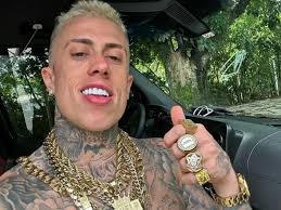 [VÍDEO] MC Daniel abre o jogo sobre procedimentos estéticos e revela