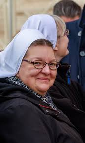 El Papa Francisco bendijo “Refugio”, una escultura que impulsa la “Campaña  13 Casas” de la Familia Vicenciana