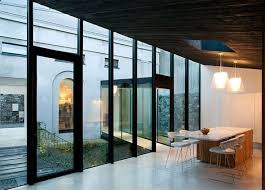 Flynn Mews House Par Lorcan O Herlihy Journal Du Design Maison Contemporaine Bardage Maison Maison D Architecture