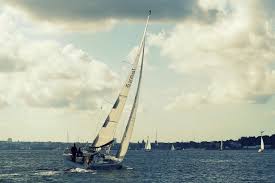 Barrer Un Voilier Prendre Les Bonnes Habitudes En 2020 Voilier Bonnes Habitudes Yacht De Luxe