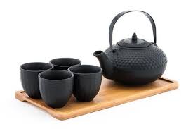 The shape and size of japanese ceramic teapots makes it a popular choice for many. Pin On Apartment Decorating