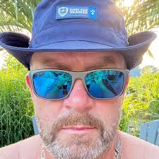 Putain 🤦🏻‍♂️, 60 ans 🥳 🎂 !!! N'importe quoi 😅😂 Je vais aller vérifier  de suite s'il n'y a pas une erreur sur mon acte de naissance 🤣! Encore un  coup de