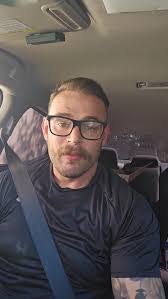 Bart Bond's Instagram, Twitter & Facebook