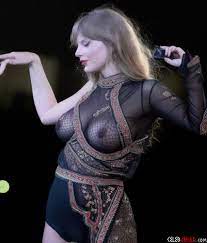 Taylor Swift Nude Boobs Wardrobe Malfunction Caught On Video