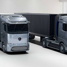 I say real because some other electric semi are already out there but they either lack in power and weight capacity or in maximum range. Mercedes Largest Truck Plant To Build Electric Fuel Cell Trucks