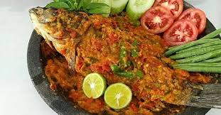 Tambahkan gula merah, garam dan penyedap rasa. Lezatnya Ikan Mas Cobek Pedas Dimasak Dengan Bumbu Sederhana