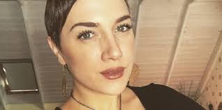 Ennyit változott tóth gabi 10 év alatt. Amikor Toth Gabi Egy Szal Selyemkopenyben Pozolt Szmo Hu