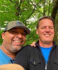 Robert Irey's Instagram, Twitter & Facebook