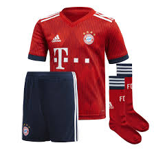 Refine your kit and suit up in your all new fc bayern outfit, complete with home jersey and matching fc bayern shorts. Mini Kit Shirt Home 18 19 Official Fc Bayern Munich Store