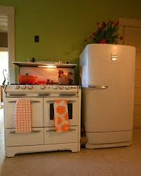 kitchen appliances: vintage kitchen