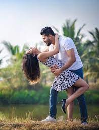 Reflexion By Nishchay Shinde Love Story Shot Bride And Groom In A Nice Outfits Best Locat Wedding Couple Poses Wedding Photoshoot Poses Couples Photoshoot