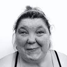 Lisa Tindall's Instagram, Twitter & Facebook