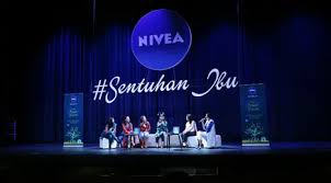 Tentunya kesuksesan tersebut tak lepas dari peran park bo gum sebagai choi taek, pemuda dari keluarga kaya raya yang menyukai permainan go. Nivea Sentuhanibu Drama Musikal Dongeng Pohon Impian Hadirkan Cerita Sarat Makna Parenting Fimela Com