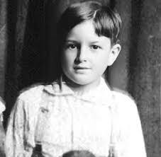 Earline Willis's Instagram, Twitter & Facebook