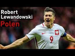 Die uefa fördert, schützt und entwickelt den europäischen fußball in ihren 55 mitgliedsverbänden und organisiert einige der berühmtesten polen polen. Wm Portrat Robert Lewandowski Polen Youtube
