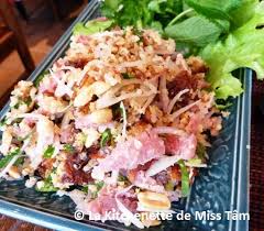 Salade De Riz Croustillant Laotien La Kitchenette De Miss Tam Salade De Riz Cuisine Asiatique Recette Salade De Riz