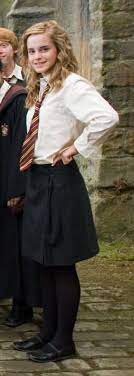 Ein hermine granger kostüm eignet sich nicht nur hervorragend für den karneval sondern auch für halloween und ist deshalb die perfekte wahl für. Hermine Granger Kostum Selber Machen Diy Ideen Maskerix De Harry Potter Hermine Granger Hermine Granger Hermine