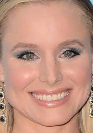 Close Up Of Kristen Bell At The 2018 Premiere Of Like Father Celebrity Makeup Celebrity Beauty Kristen Bell