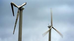 Ein windkraftwerk nutzt die windgeschwindigkeit, um große rotoren anzutreiben, die wiederum an einen generator gekoppelt sind, der dann strom erzeugt. Windkraft In Der Kritik Klimaheilmittel Und Krankmacher Archiv