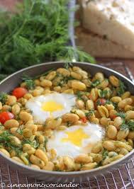 Diese Leckere Iranische Bohnenpfanne Mit Eiern Und Dill Ist Vegetarisch Gesund Schnell Gemacht Und Vegetarian Bean Stew Healthy Vegetarian Clean Eating Lunch