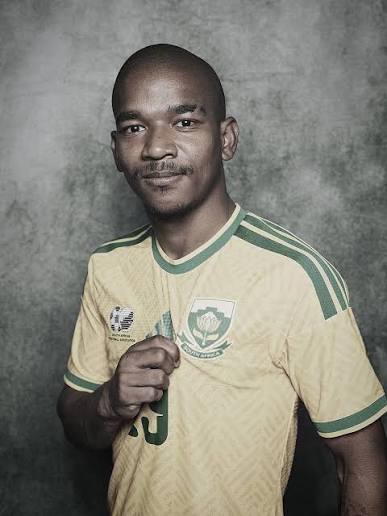 Terrible news. South Africa international and Mamelodi Sundowns midfielder Jayden Adams has sadly passed away at the age of 25. Heartbreaking. 💔🇿🇦 Adams recently made his World Cup debut with South Africa