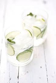 La testa riprende il design del dosatore per i cocktails (g+t sta per gin & tonic), il braccio flessibile è in ottone ricoperto da cuoio intrecciato. Pinterest