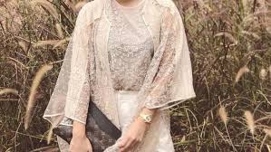 Jadi menggunakan objek baju atau komoditas baju untuk dijadikan teks iklan bahasa inggris bisa toko kami buka dari jam 10 pagi sampai jam 5 sore. Selain Brokat 6 Model Dress Pesta Ini Juga Siap Temani Kondangan Kamu