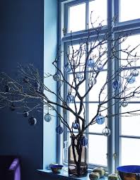 Noel On Decore La Maison Avec Des Branches De Sapin Dans Un Vase Nos Idees Deco Pour Une Ma Maison Decoree Pour Noel Decor De Noel Moderne Branches De Noel
