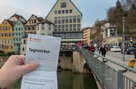 It is situated 30 km (19 mi) south of the state capital, stuttgart, and developed on both sides of the neckar and ammer rivers. Coronavirus In Tubingen Boris Palmer Will Test Modell Im Notfall Auf Kreisbewohner Beschranken Baden Wurttemberg Stuttgarter Zeitung