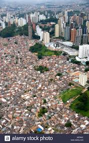 The estrada de alpina favela is thought to contain about 500 homes. Luftaufnahme Des Uberfullten Favela Gehause Kontrastiert Mit Modernen Wohnanlagen In Sao Paulo Brasilien Stockfotografie Alamy