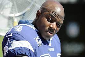 Demarcus Ware Signs Signature Tattoo For Cowboys Fan Inside The Star Demarcus Ware Cowboys Dallas Cowboys News