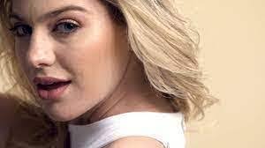 Danielle Foucher's Instagram, Twitter & Facebook