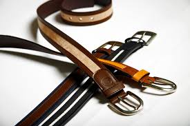 Ceinture traditionnelle en cuir avec trous
