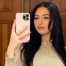 Anna Paul's Instagram, Twitter & Facebook