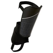 Selipkan shin guard melewati pergelangan kaki dan naik ke bagian tulang kering. Pelindung Tulang Kering Dewasa F140 Dengan Pelindung Pergelangan Kaki Hitam Decathlon