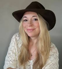 Aan het bureau: Ellen Rink over haar schrijfproces