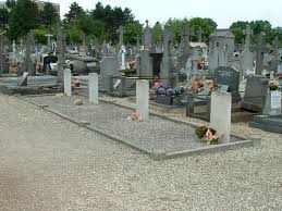 Bruay-Sur-L'escaut Communal Cemetery ...