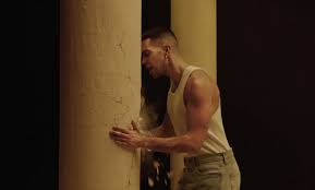 Definita da mahmood uno dei suoi pezzi più importanti, rapide, il suo primo singolo del 2020, parla del dolore provocato da una relazione d'amore finita male. Watch Mahmood Rapide Discover New Music Unsigned Talent Alfitude