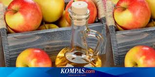 Cuka asam terdiri dari asam cuka (acetic acid) atau asam asetat, zat gula (saccharides), asam amino, vitamin b1 dan b2. 8 Khasiat Cuka Apel Untuk Mencuci Rambut Hingga Mencuci Panci Halaman All Kompas Com