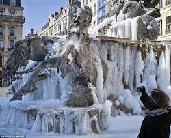Big Freeze In Europe Shows No Signs Of Letting Up As Venice S Famous Waterways Ice Over Winter Scenes Winter Pictures Big Freeze